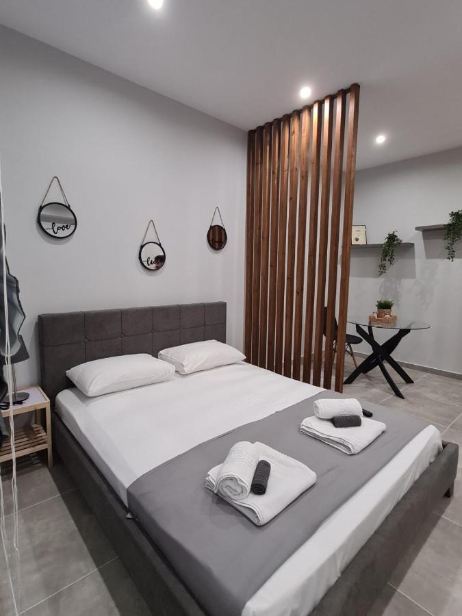 Apartment Square 2 *